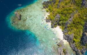Hình ảnh bãi biển xanh ngát tại Philippines.