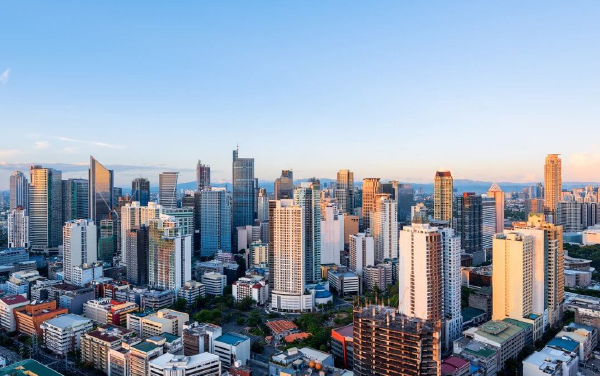Hình ảnh thành phố đông đúc với các tòa nhà cao tầng ở Philippines