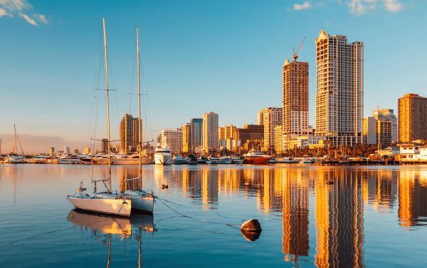 Hình ảnh cảng biển tại Manila Philippines tấp nập tàu thuyền.